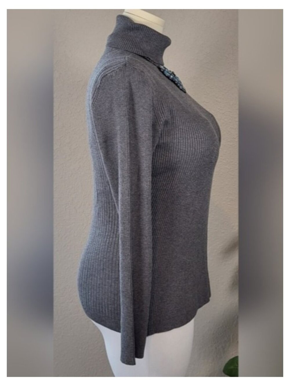 Cato Gray Stretch Ribbed Turtleneck Sweater – Plus Size 18/20W - Picture 4 of 10
